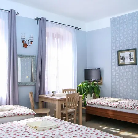 Mini Hotel Abraka & Apartments