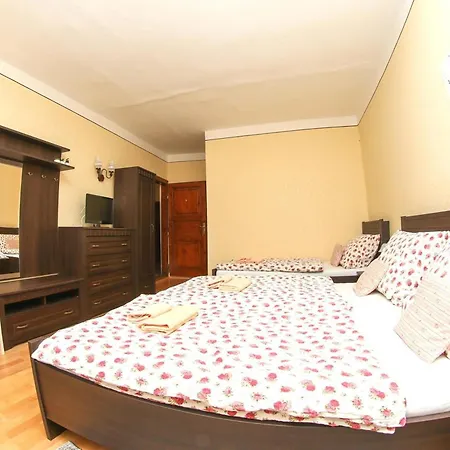Aparthotel Mini Abraka & 4*
