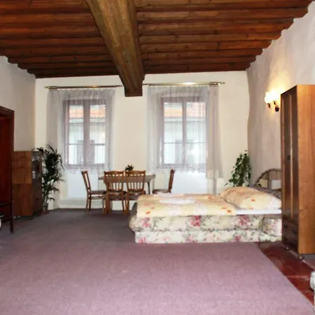Mini Hotel Abraka & Apartments