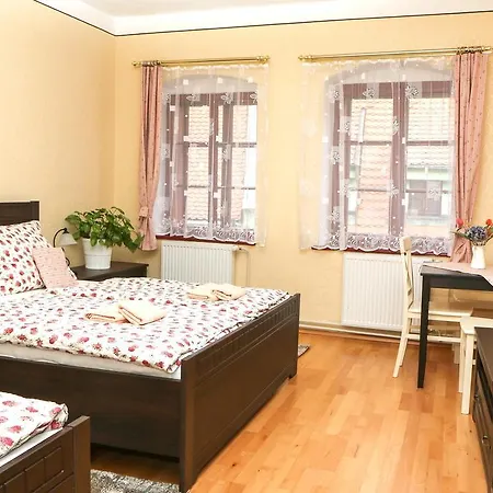 מלון דירות Mini Abraka & 4*
